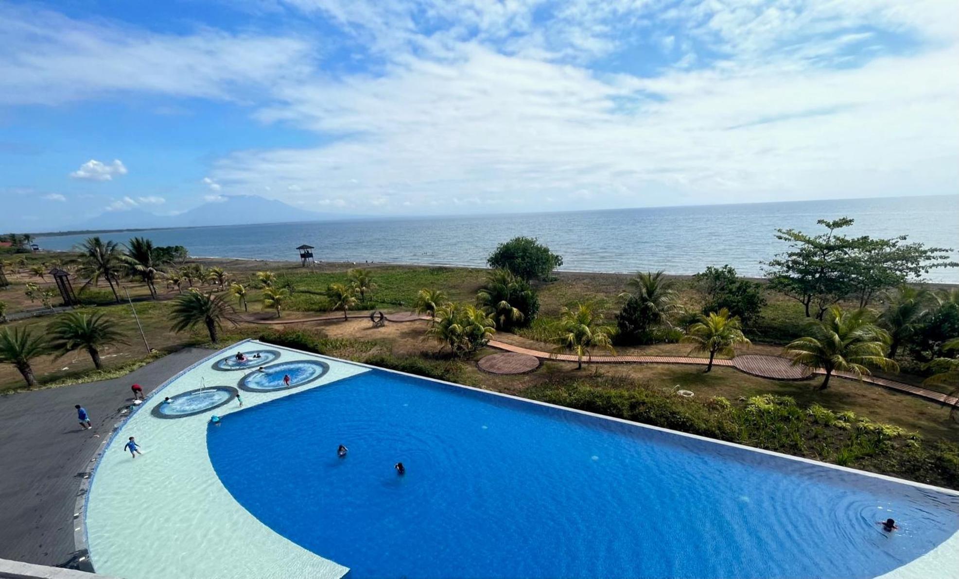 Seafront Residences Vacation Getaway Сан-Хуан Екстер'єр фото
